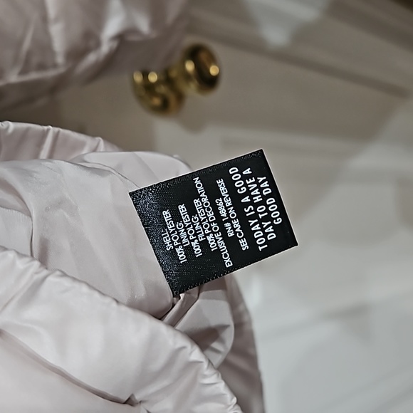 Torrid cropped hooded puffer jacket champagne pink color size 2x 18-20 - Picture 7 of 8